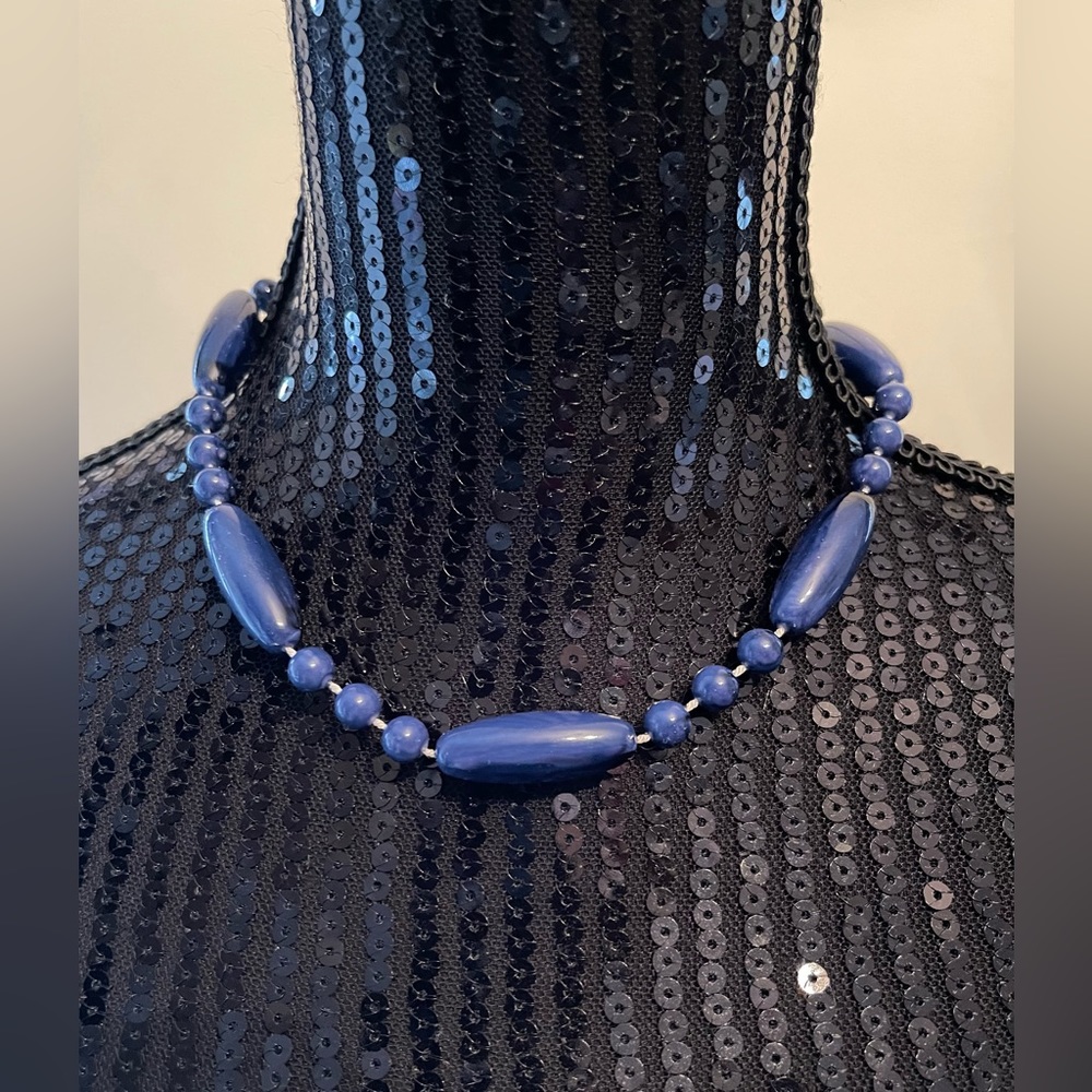 Vintage 80s Blue Black Swirl Oval Plastic Beaded Short Necklace
